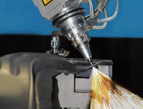 领创激光：三维五轴激光切割机助力汽车制造业升级